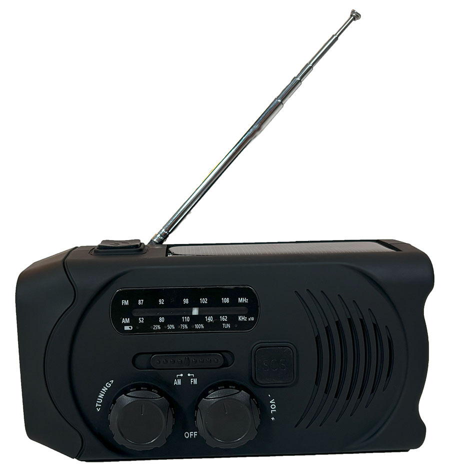 Svart liten radio med rattar, knappar och antenn.