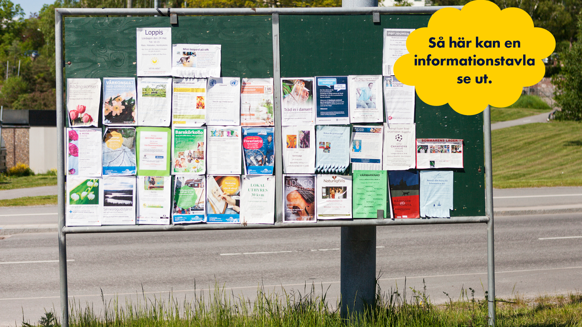 Grön informationstavla med många papper fastnålade. 